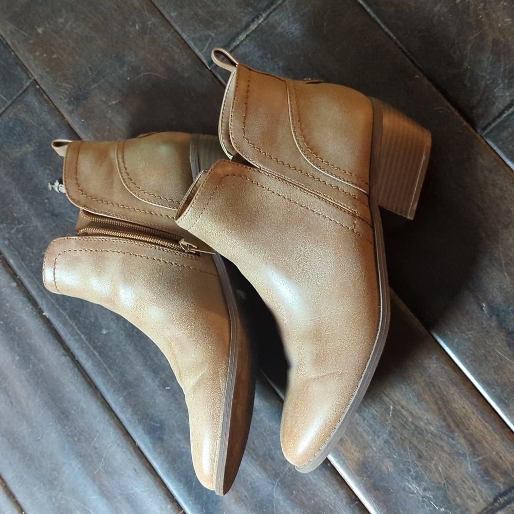 Boots - Picture 3 of 3